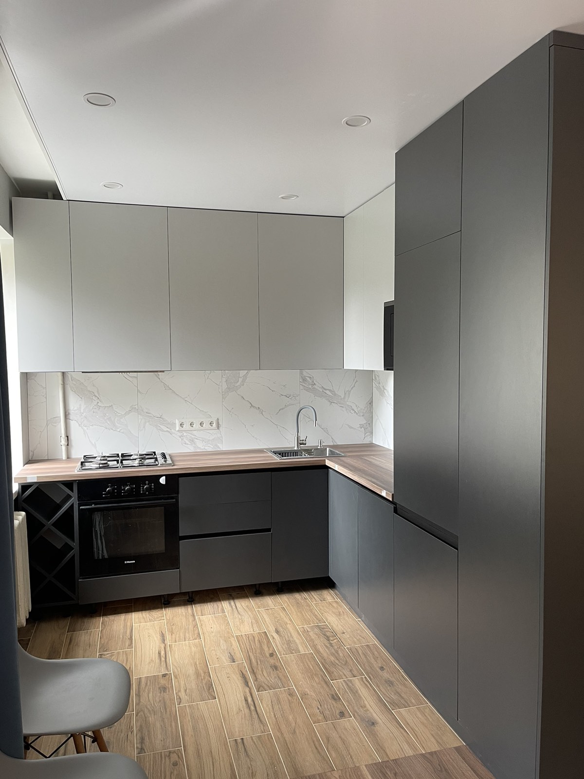 Compact black and white kitchenette joinery