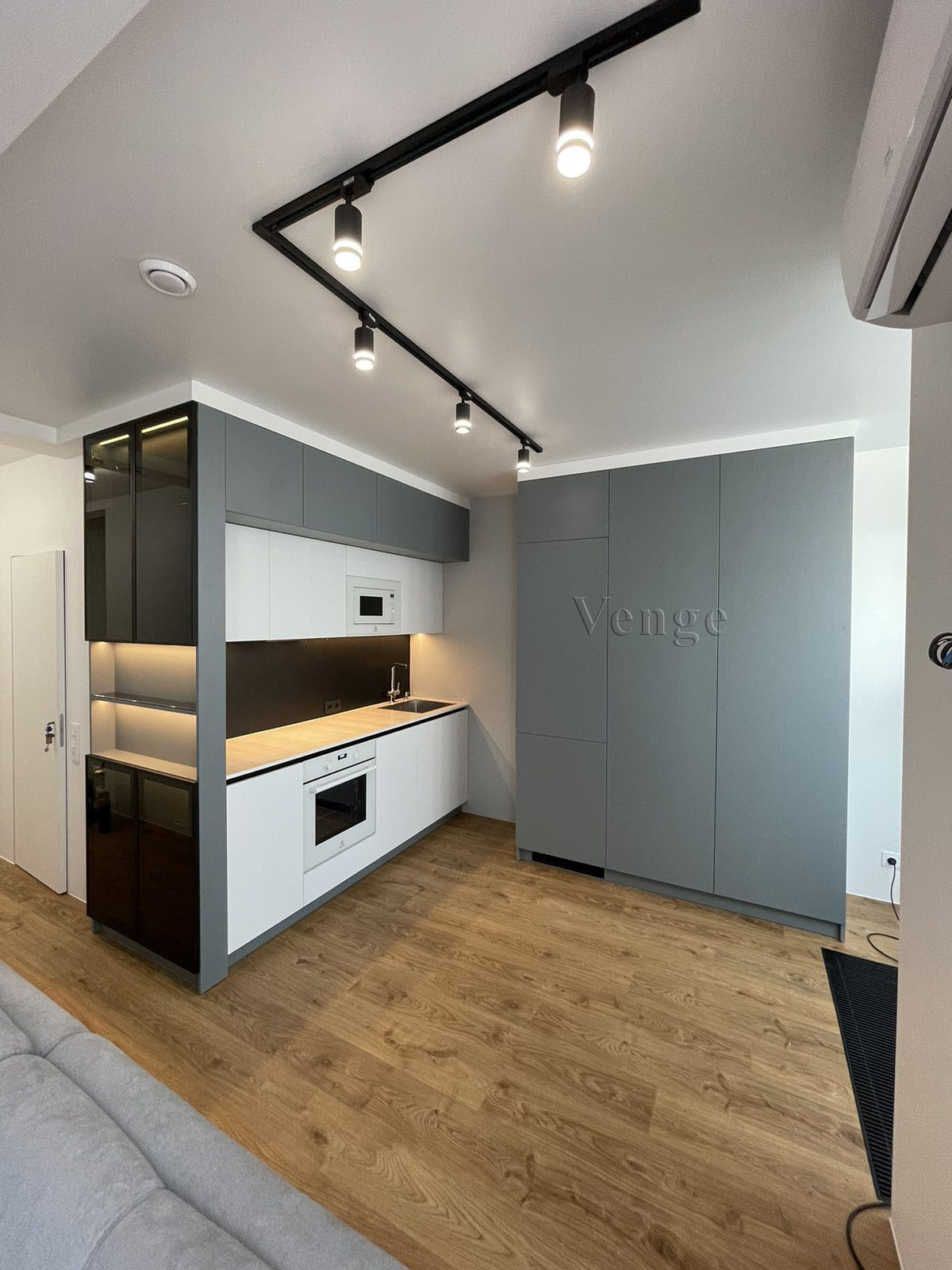 Integrated White Kitchen Wall portfolio image 2
