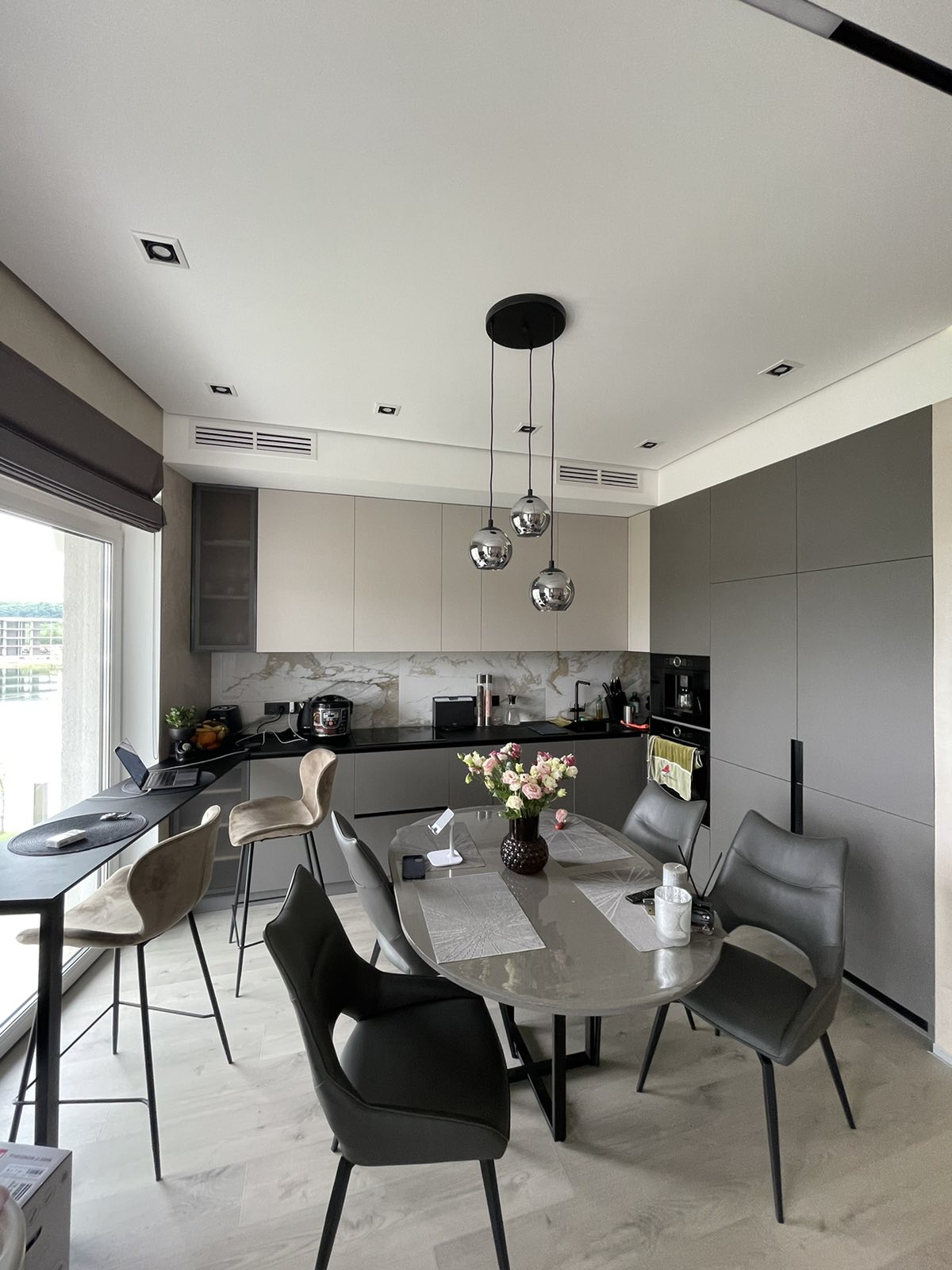 Dining-Facing Grey Kitchen portfolio image 2