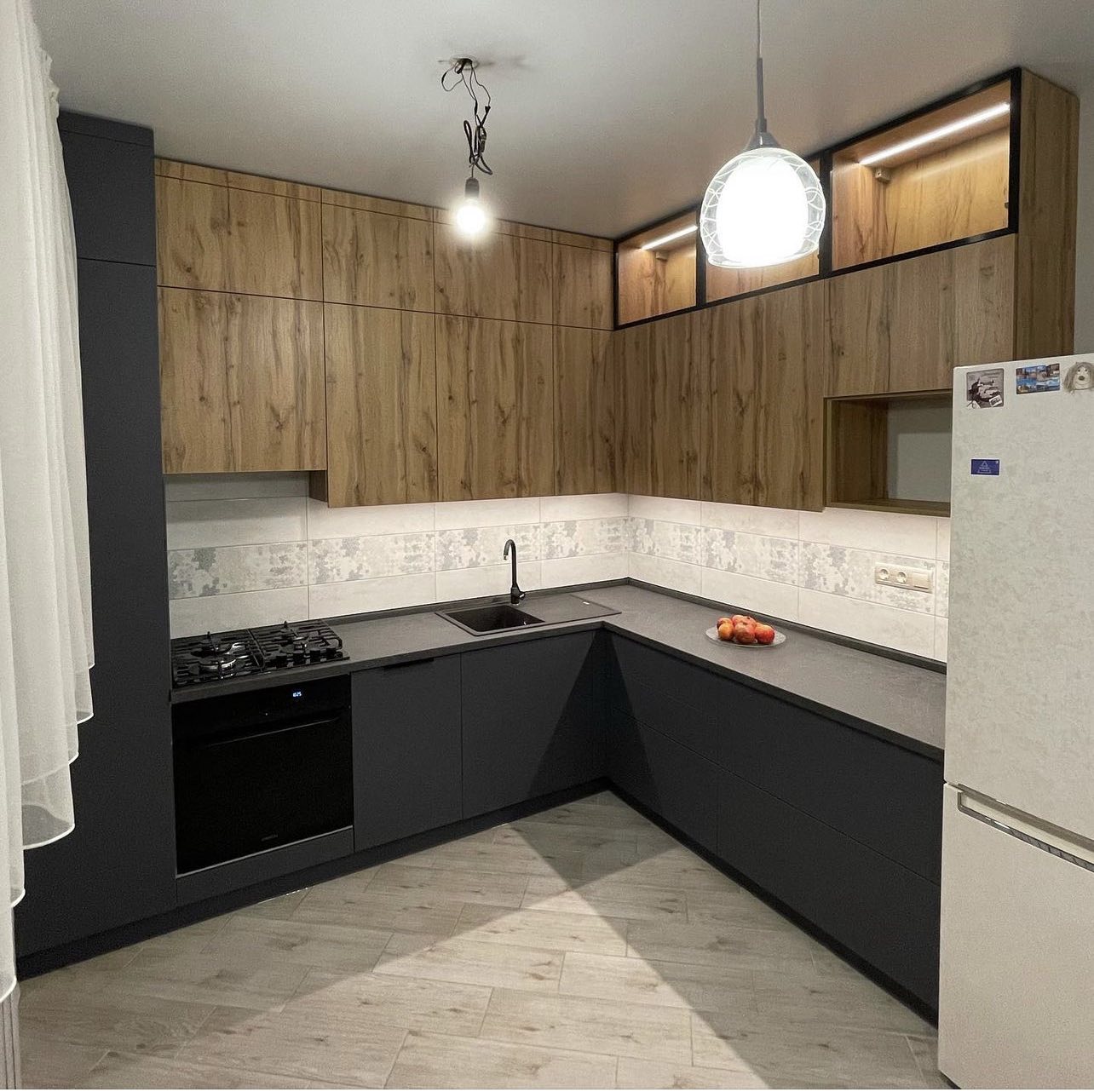 Black And White Corner Kitchen portfolio image 4