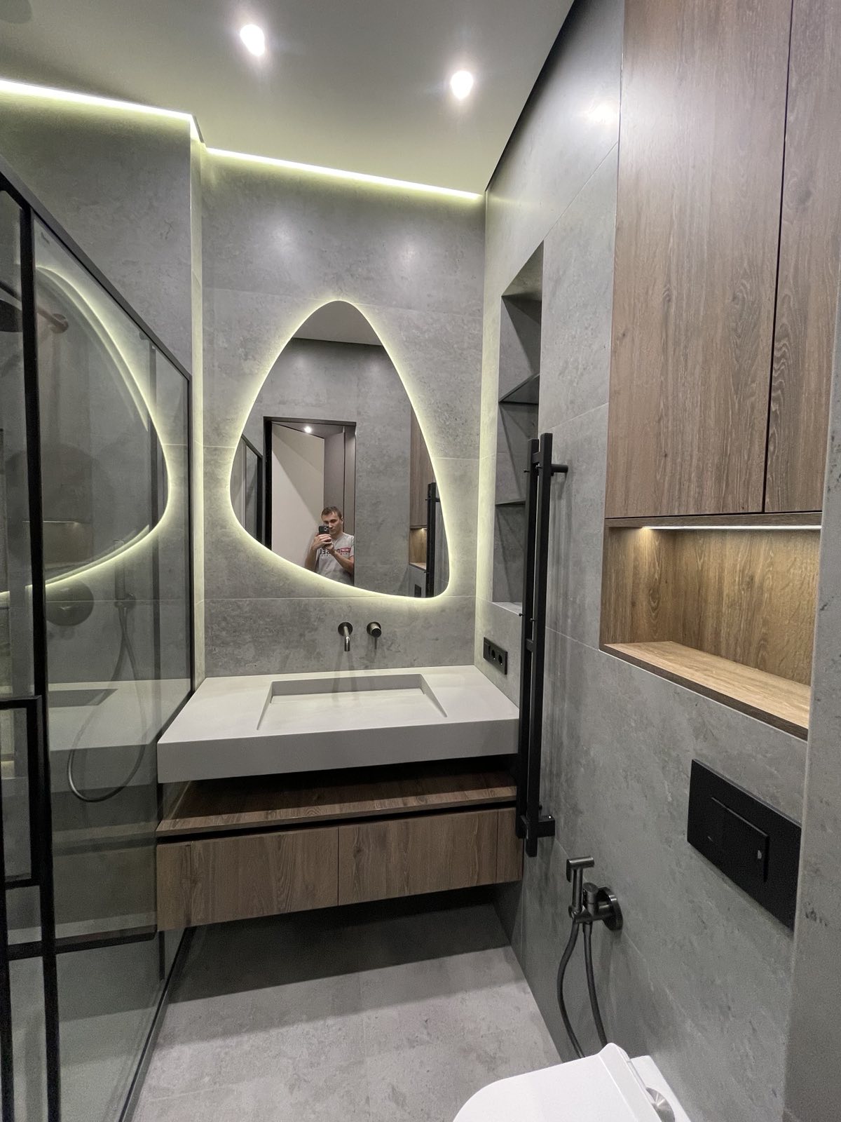 Round Mirror Vanity Joinery portfolio image 3