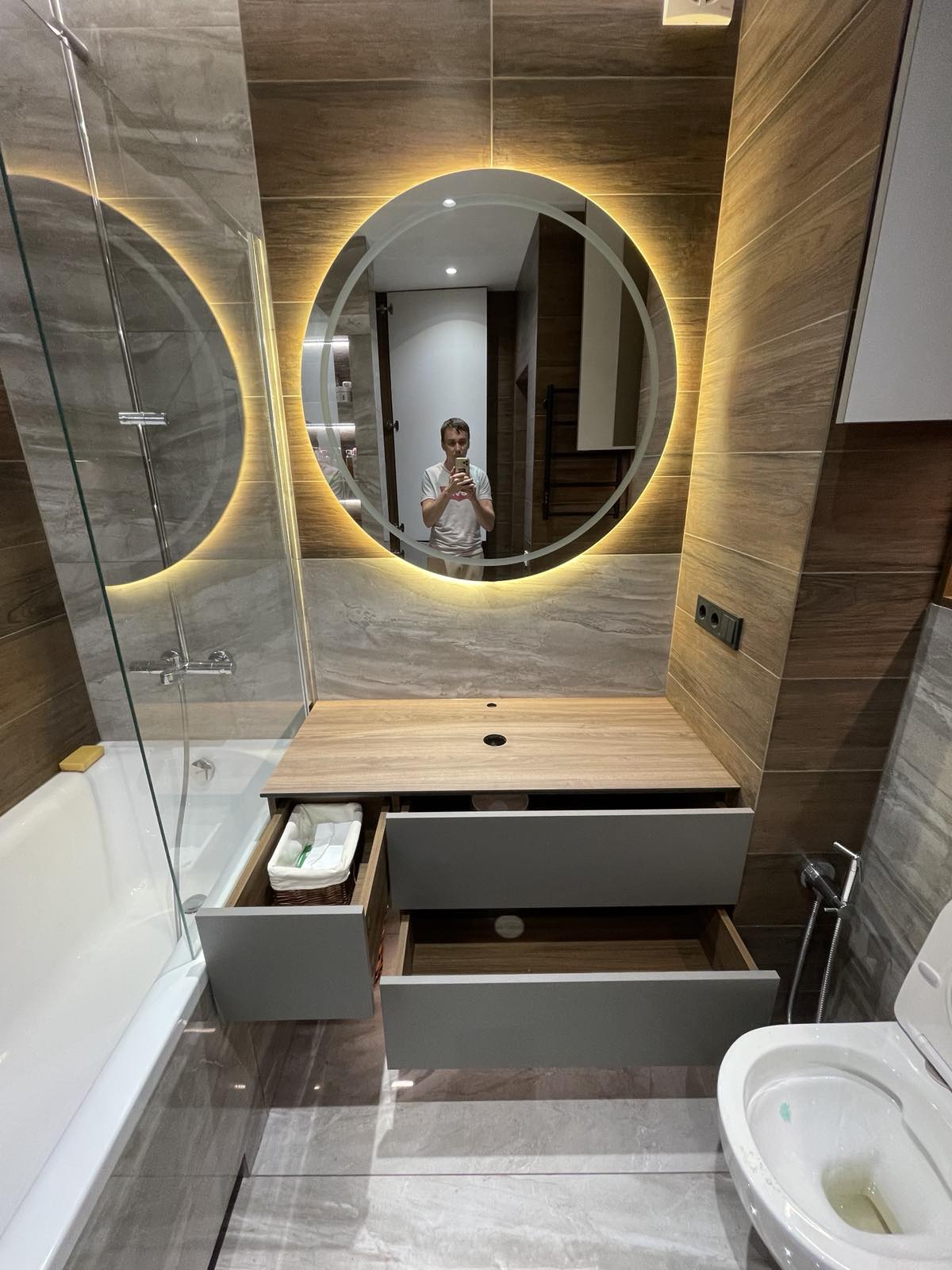 Round Mirror Vanity Joinery portfolio image 5