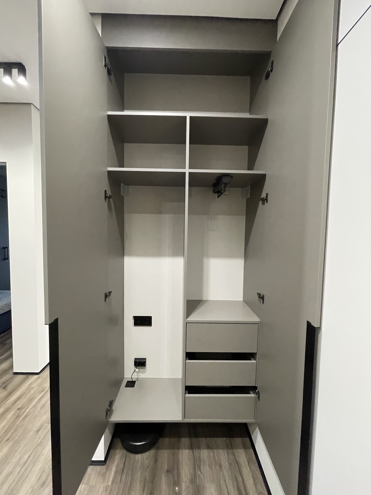 Walk-In Wardrobe Shelving portfolio image 4
